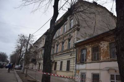 В центре Одессы «расходится по швам» дом-памятник (видео)