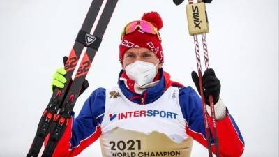 Александр Большунов впервые стал чемпионом мира в скиатлоне