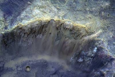 «Роскосмос» показал фото гигантских смерчей на Марсе