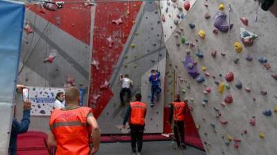 В Пензе проходят детские областные соревнования по скалолазанию