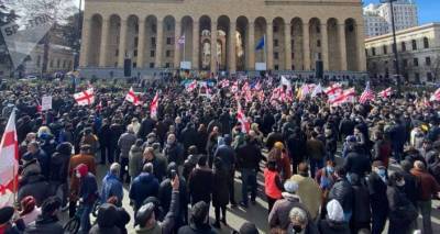 Оппозиция обещает мирный протест у парламента Грузии