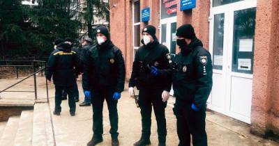 Мог задохнуться: подробности о смертельном пожаре в больнице в Черновцах, где находились COVID-пациенты