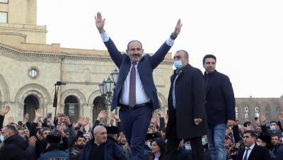 Политолог объяснил желание Пашиняна уволить главу Генштаба Армении