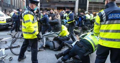 В Ирландии продление локдауна привело к столкновениям с полицией, есть пострадавшие (ВИДЕО)