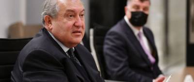 Президент Армении не принял отставку начальника Генштаба, который требовал отставки правительства