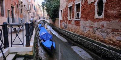 В Венеции пересохли каналы, уровень воды достиг критического уровня