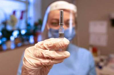 AstraZeneca хоче до осені розробити нове покоління вакцини від COVID