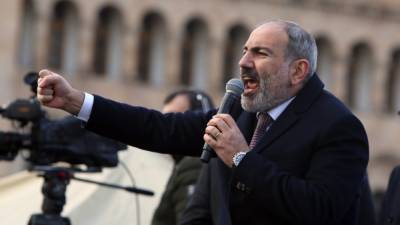 В Армении премьер-министр вступил в противоборство с президентом
