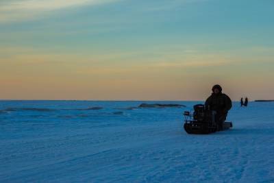 На Сахалине более 20 рыбаков оказались в море на льдине