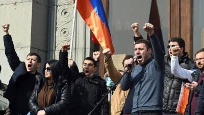 Что общего между кризисом в сегодняшней Армении и Россией в 90-е годы?