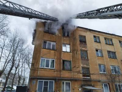 Южноуралец выпрыгнул из окна четвертого этажа, спасаясь от пожара в квартире