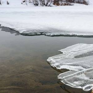 В Энергодаре спасли рыбака, который провалился под лед