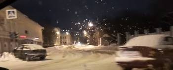 Зимний "поцелуй" в центре ночной Вологды попал на видео
