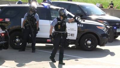 Трое полицейских получили ранения в результате взрыва в США