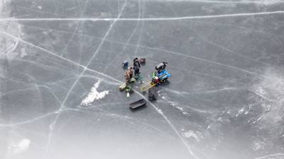 Спасатели вытащили из воды двух рыбаков на Красноярском водохранилище