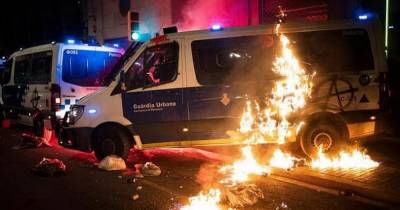 Поджоги и грабежи: в Барселоне новые протесты через суд на рэпером (ФОТО, ВИДЕО)