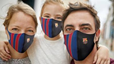 Ковид-маски футбольной "Барселоны" признаны лучшими в Испании