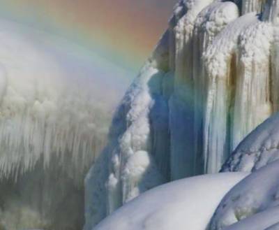 Ниагарский водопад покрылся льдом: впечатляющее видео