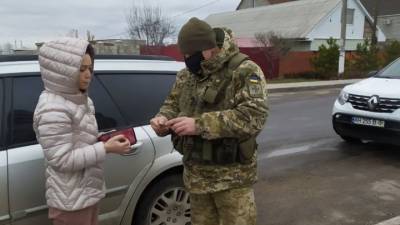 Сотни автомобилей скопились на украинской границе