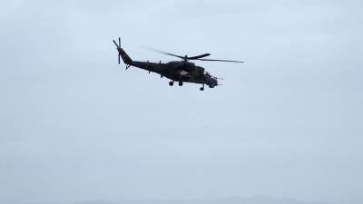 Экипаж вынужденно севшего в Сирии вертолета Ми-35 доставили на аэродром