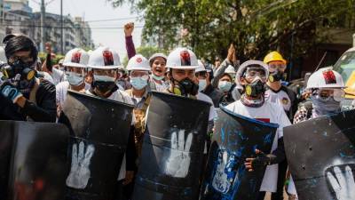 Не менее шести человек погибли при разгоне протестующих в Мьянме