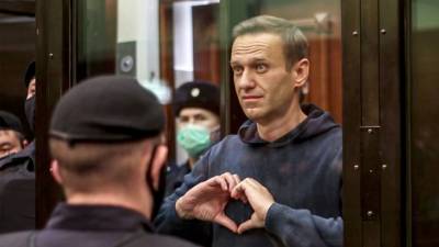 Навальный в колонии сможет стать поваром или токарем