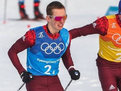 Александр Большунов завоевал золото на Чемпионате мира по скиатлону