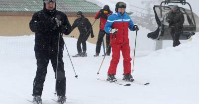 Коля Лукашенко прокатился на лыжах вместе с отцом и Путиным