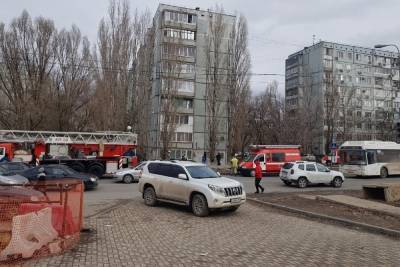 В Волгограде эвакуировали жильцов девятиэтажки из-за пожара