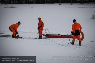 Двое подростков провалились под лед и утонули в Саратовский области