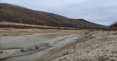 В Крыму истощились еще два водохранилища, а третье близко к "мертвому объему" (фото)