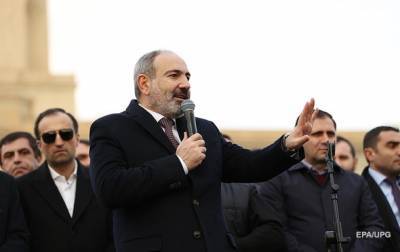 Премьер Армении повторно просит уволить начальника Генштаба