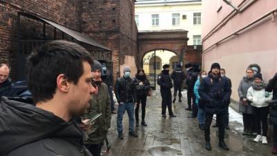 Петербуржцы вышли на народный сход против уплотнительной застройки