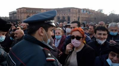 Ужесточение закона о митингах поможет России избежать "армянских протестов"