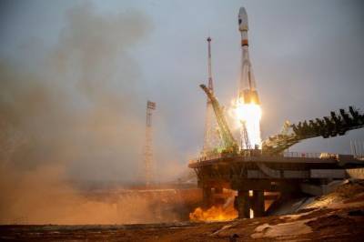 Рогозин рассказал, что из-за сильного ветра на «Союзе-2» порвалась эмблема