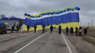 В сторону Крыма запустили украинский флаг с посланиями