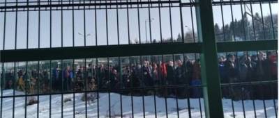 На границе Украины и Польши застряли тысячи людей: видео