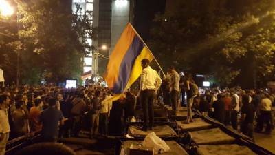 Протест в Ереване: оппозиция хочет позвать в правительство менеджеров и управленцев