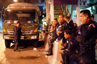 В Бангкоке полиция применила против митингующих водеметы и слезоточивый газ