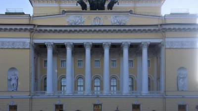 Худрук Александринского театра Фокин получил поздравления с юбилеем от властей Петербурга