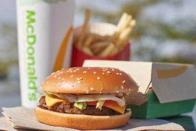 McDonald's теперь готовит бургеры с растительным мясом: где можно приобрести