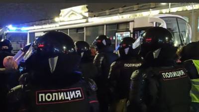 Более 20 нарушителей порядка задержаны на незаконной акции в Петербурге