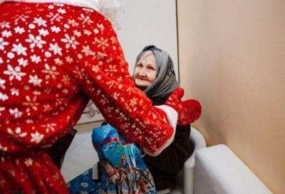 Волонтёры доставят больше 20 тысяч продуктовых наборов пожилым жителям Петербурга и Ленобласти