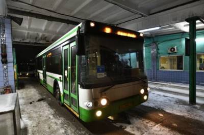 Хабаровские автобусы опаздывают на остановки общественного транспорта