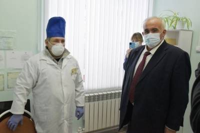 Костромской губернатор ознакомился с условиями вакцинации от COVIDа на селе