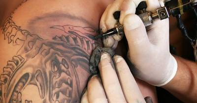 Швейцарец захотел продать свою татуированную кожу на аукционе
