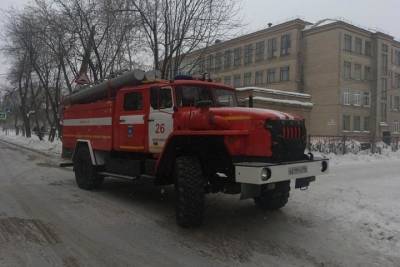 Две девочки пострадали при пожаре в школе Каменска-Уральского