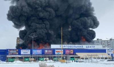 В украинском Первомайске злоумышленник поджег торговый центр