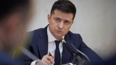 Зеленский ввел санкции против оппозиционных телеканалов Украины