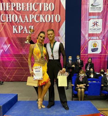 Астраханские танцоры завоевали золото на окружном первенстве